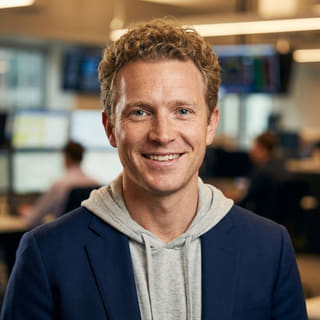 Ryan Brooks, analyste principal en trading chez Sente Trocélure, affiché en image de profil