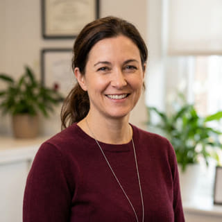 Laura Bennett, responsable des standards de la plateforme chez Sente Trocélure, photographiée pour une photo de profil
